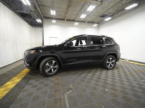 Diamond Black Crystal Pearlcoat 2019 Jeep Cherokee Limited