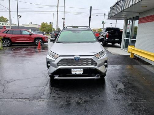 2020 Toyota RAV4 Hybrid SE