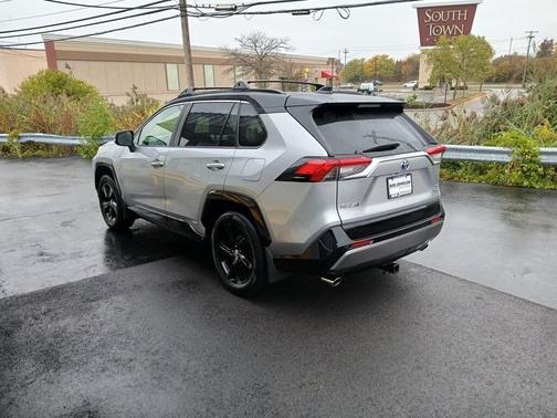 2020 Toyota RAV4 Hybrid SE