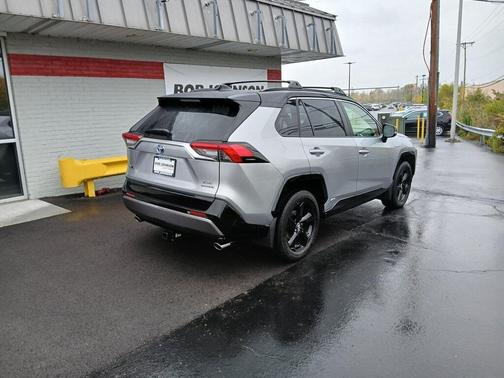 2020 Toyota RAV4 Hybrid SE