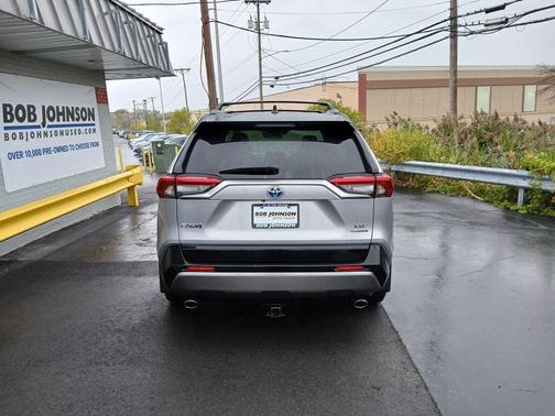 2020 Toyota RAV4 Hybrid SE
