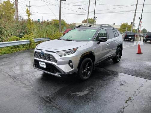 2020 Toyota RAV4 Hybrid SE