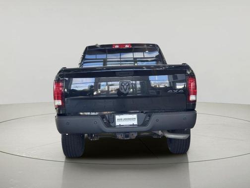 Diamond Black Crystal Pearlcoat 2021 RAM 1500 Classic Warlock Quad Cab 4x4 6'4' Box