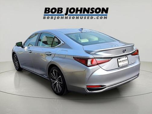 2022 Lexus ES 300h Base