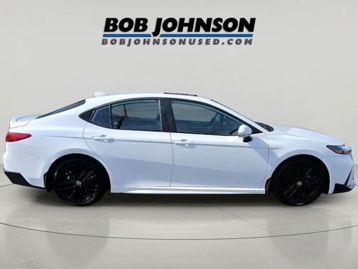 Ice Cap 2025 Toyota Camry SE