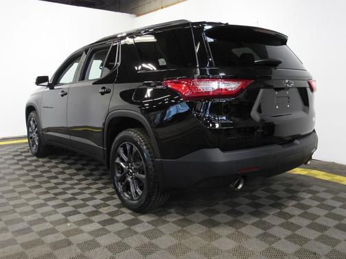 Mosaic Black Metallic 2021 Chevrolet Traverse RS