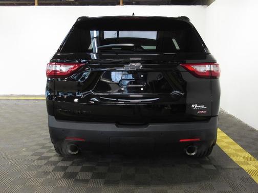 Mosaic Black Metallic 2021 Chevrolet Traverse RS