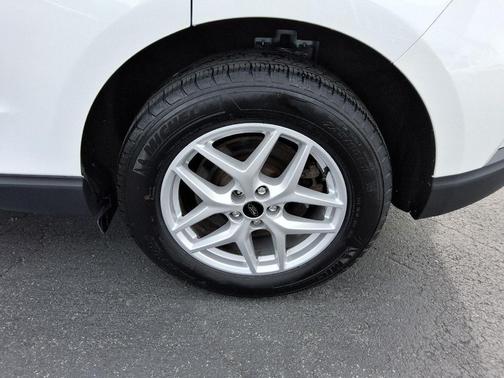 Star White Metallic Tri-Coat 2023 Ford Edge SEL