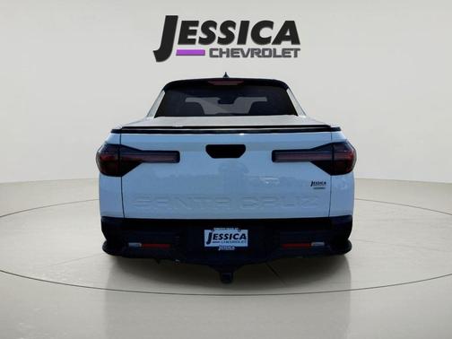 Atlas White 2025 Hyundai SANTA CRUZ SEL