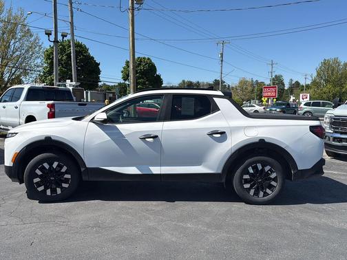 Atlas White 2025 Hyundai SANTA CRUZ SEL