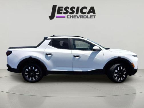 Atlas White 2025 Hyundai SANTA CRUZ SEL