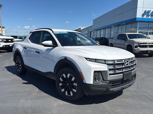 Atlas White 2025 Hyundai SANTA CRUZ SEL