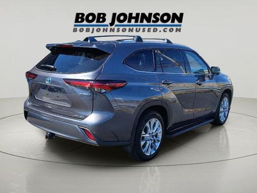 Magnetic Gray Metallic 2024 Toyota Highlander Hybrid Limited