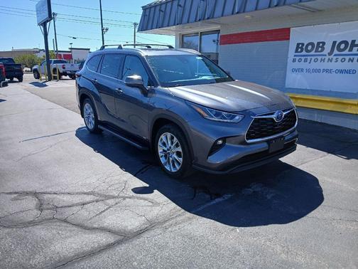 Magnetic Gray Metallic 2024 Toyota Highlander Hybrid Limited