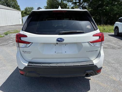 Crystal White Pearl 2019 Subaru Forester Premium