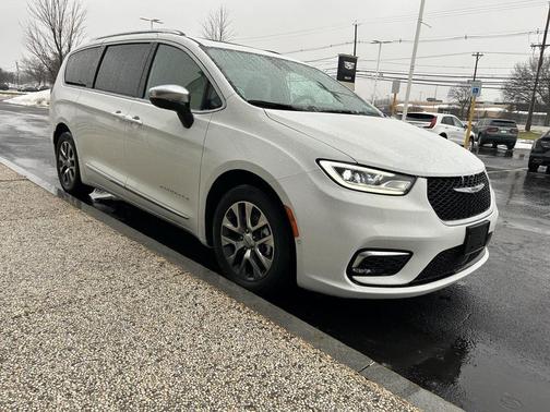 2023 Chrysler Pacifica L