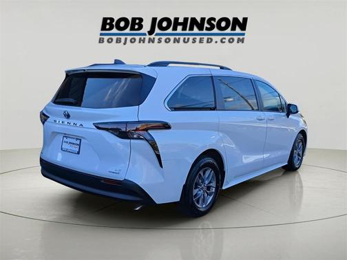 2024 Toyota Sienna LE