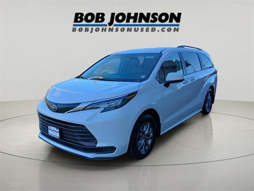 2024 Toyota Sienna LE