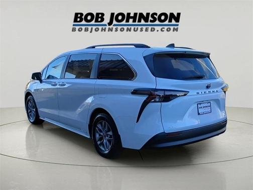 2024 Toyota Sienna LE