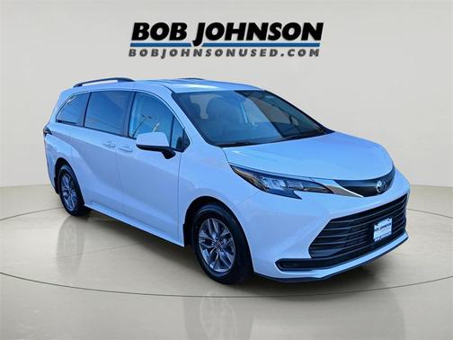 2024 Toyota Sienna LE