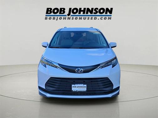 2024 Toyota Sienna LE