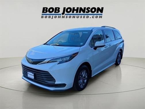 2024 Toyota Sienna LE