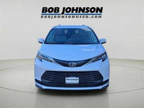 2024 Toyota Sienna LE