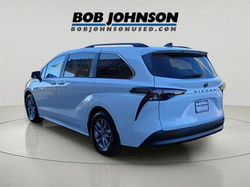 2024 Toyota Sienna LE