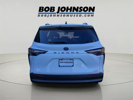 2024 Toyota Sienna LE