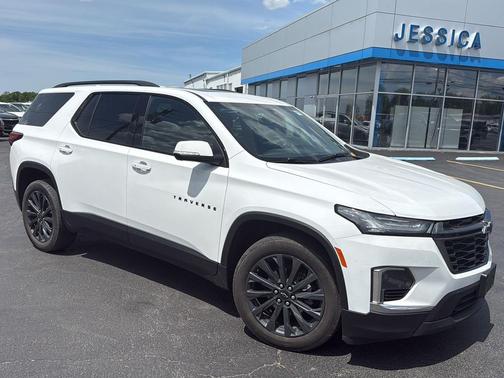 Summit White 2023 Chevrolet Traverse RS