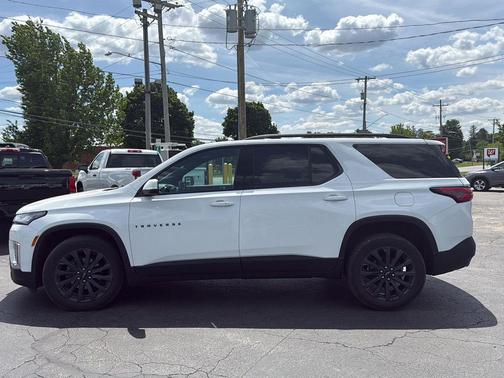 Summit White 2023 Chevrolet Traverse RS