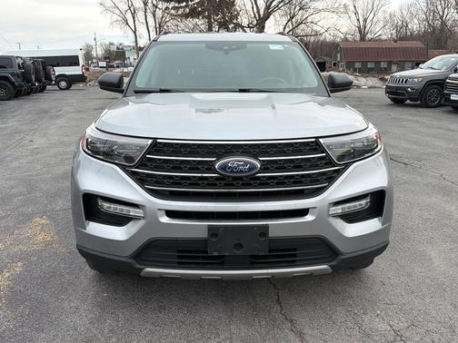 Iconic Silver Metallic 2023 Ford Explorer XLT