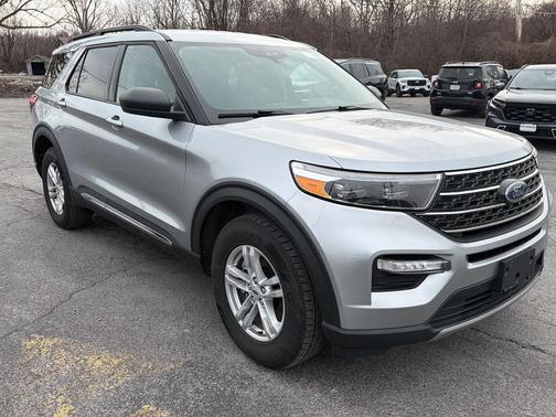 Iconic Silver Metallic 2023 Ford Explorer XLT