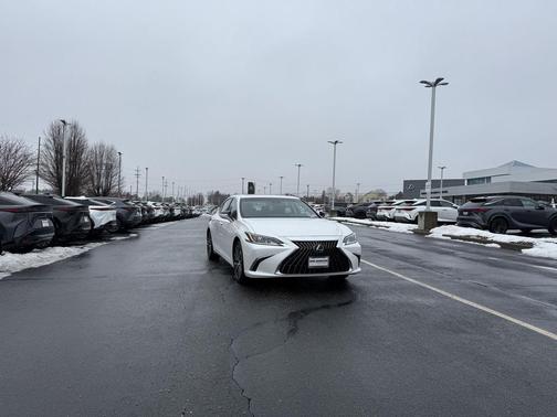 2024 Lexus ES 300h Base