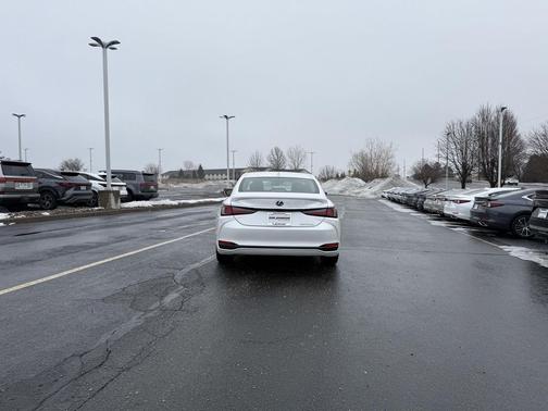 2024 Lexus ES 300h Base