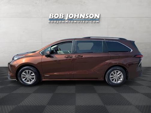 2021 Toyota Sienna LE