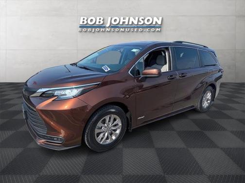 2021 Toyota Sienna LE