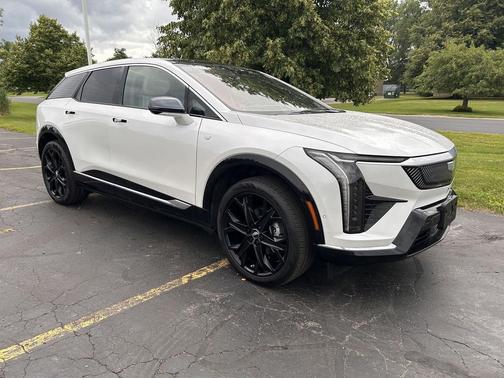 Crystal White Tricoat 2025 Cadillac OPTIQ Luxury