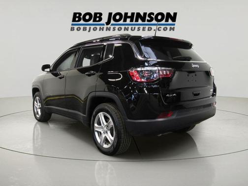 Diamond Black Crystal Pearlcoat 2023 Jeep Compass Latitude
