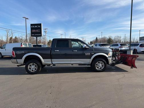 2018 RAM 2500 Laramie Crew Cab 4x4 6'4' Box