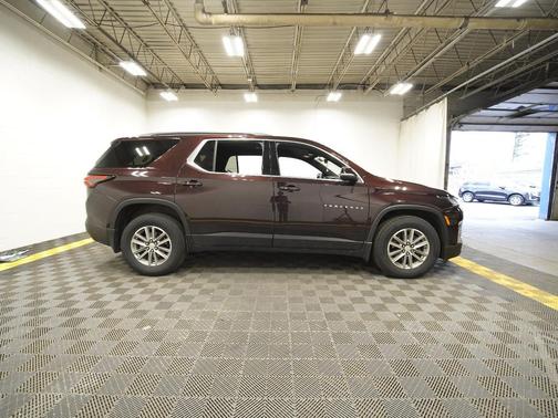 Black Cherry Metallic 2023 Chevrolet Traverse LT Cloth