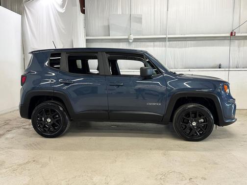 Slate Blue Pearlcoat 2023 Jeep Renegade Latitude