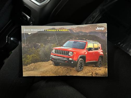 Slate Blue Pearlcoat 2023 Jeep Renegade Latitude