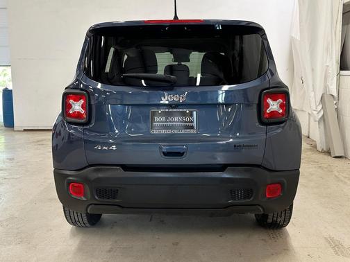 Slate Blue Pearlcoat 2023 Jeep Renegade Latitude