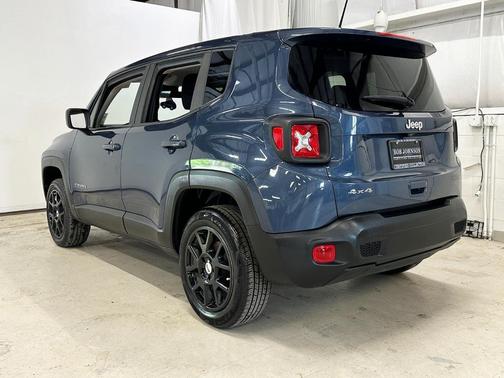 Slate Blue Pearlcoat 2023 Jeep Renegade Latitude