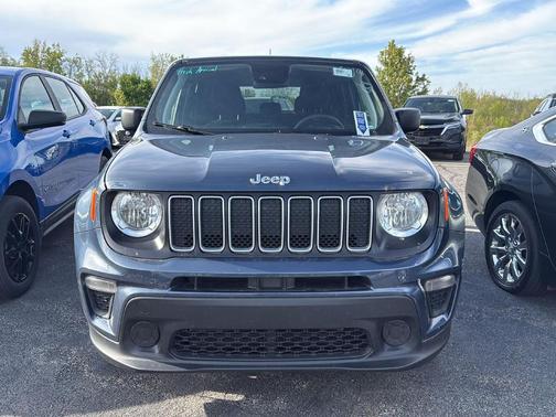 Slate Blue Pearlcoat 2023 Jeep Renegade Latitude