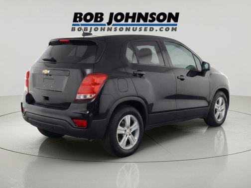 Mosaic Black Metallic 2022 Chevrolet Trax LS