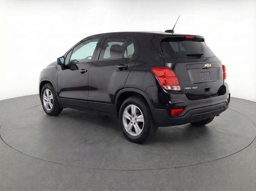 Mosaic Black Metallic 2022 Chevrolet Trax LS