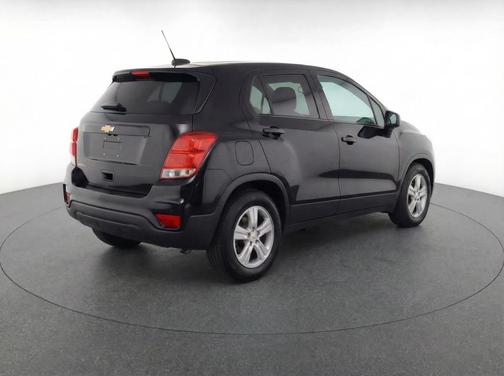 Mosaic Black Metallic 2022 Chevrolet Trax LS