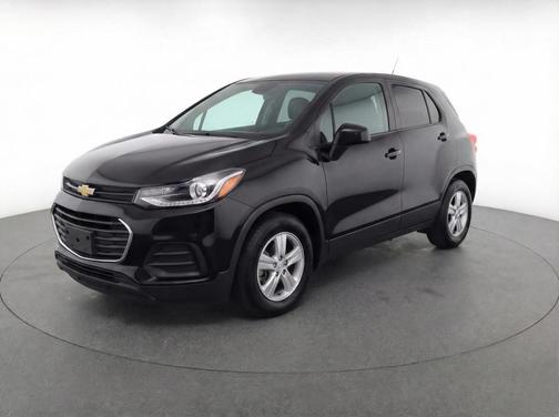 Mosaic Black Metallic 2022 Chevrolet Trax LS
